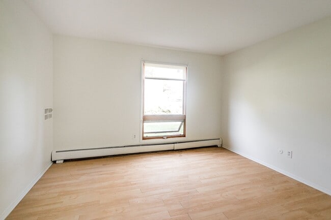 Building Photo - Updated One-Bedroom in Cherboneau North | ...