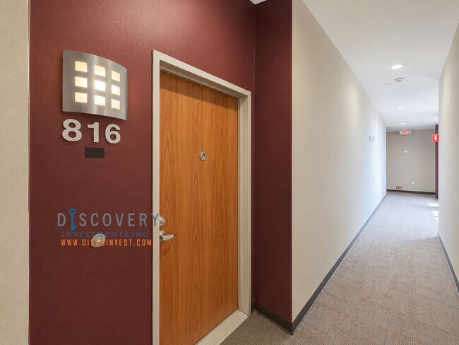 Building Photo - Uptown Place One Bedroom Condominium