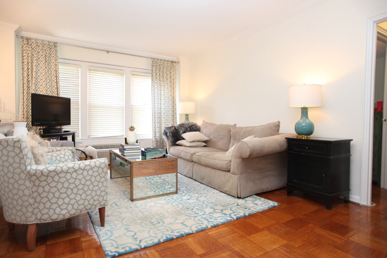 Primary Photo - 2500 Q St NW