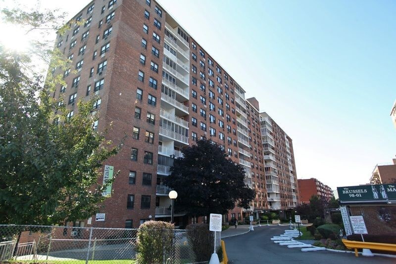 Foto principal - 98-01 67th Ave