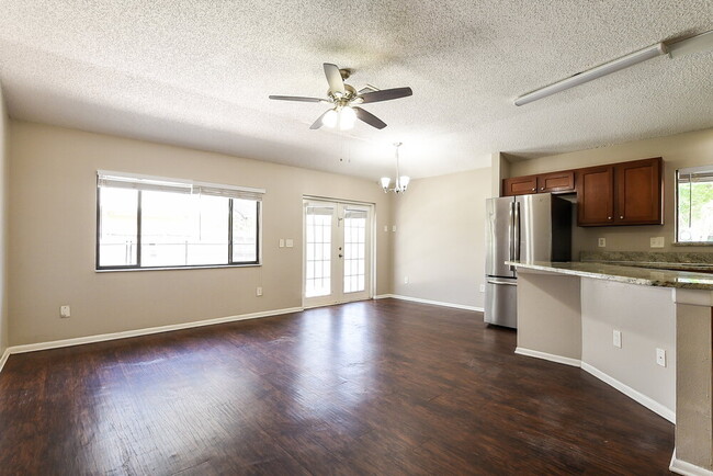 Building Photo - 534 S Sundance Dr