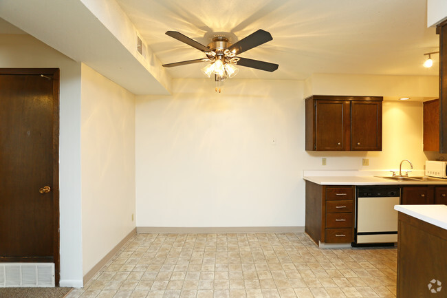 Dining Room - Superior Place Apartments