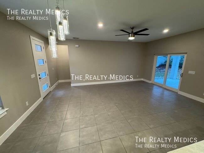 Foto del edificio - 119 Lily Ln