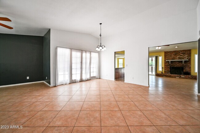 Foto del edificio - 8840 S 16th Pl