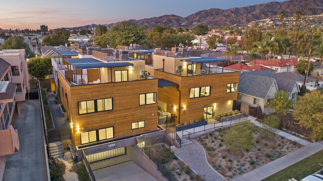 Building Photo - Rooftop at ELM