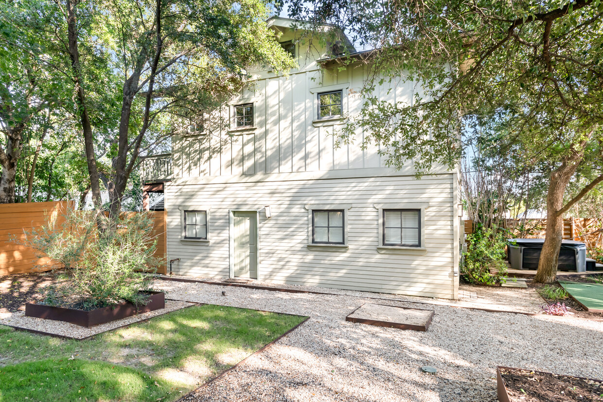 Unit B- Living space above and garage below - 911 13th E St