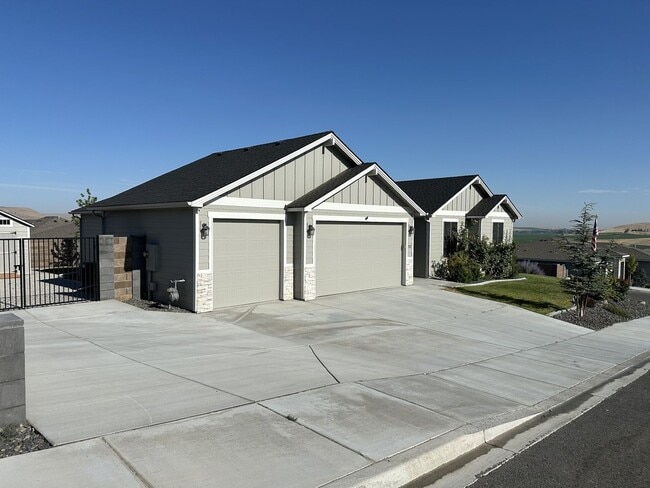 Building Photo - Updated 3-Bedroom Home with Major Upgrades for Lease – $2,800/mo