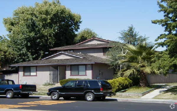 Foto del edificio - 2408 L St