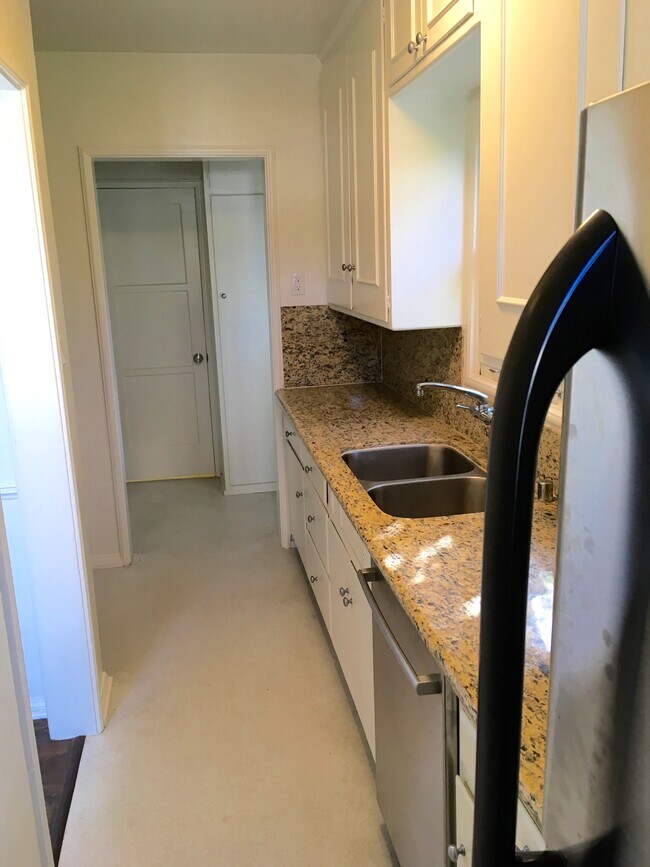 Building Photo - 1226 Washington Ave