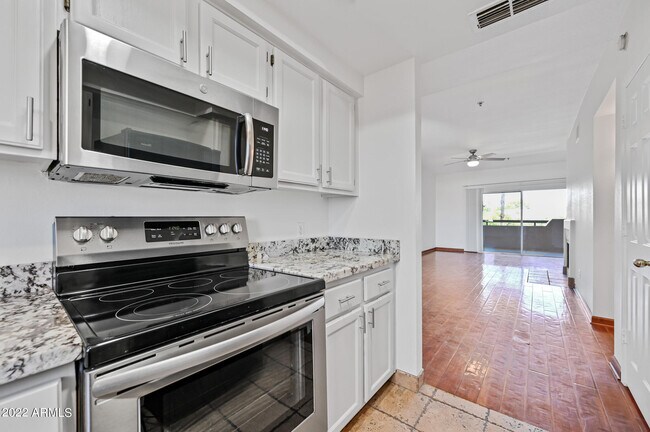 Foto del edificio - 9450 E Becker Ln