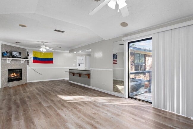 Foto del edificio - 107 Campbell St