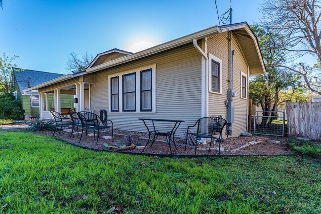 Foto del edificio - 3 Bedroom in Alamo Heights