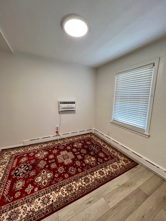 dormitorio 1 - 614 N College Ave