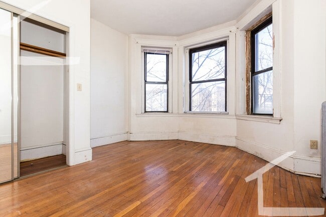 Photo - Great deal! 3-bed, 1 Bath in Allston on The B Line; Heat/HW Incl! Apartment