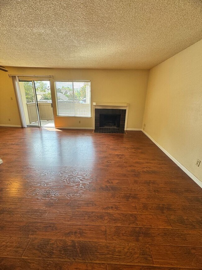 Foto del edificio - 1 Bed/1 Bath in Gated Community Condo