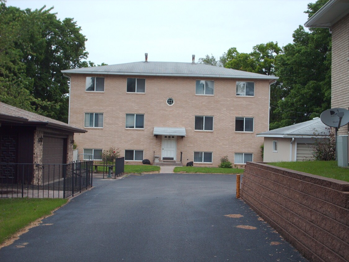 1419 34th St Unit 1, Rock Island, IL 61201 Apartments in Rock Island, IL