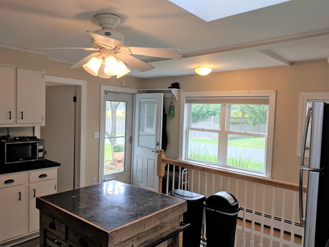 Foto del edificio - 2 Bedroom Remodeled Home with Lake Access