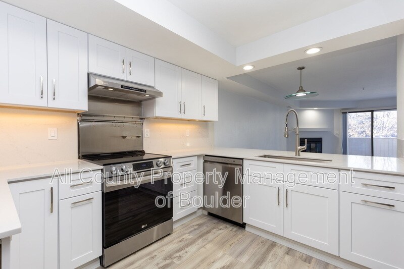 Foto principal - 2938 Kalmia Ave