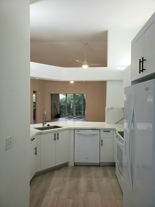 modern european cabinets and quarz countertop - 859 Tanbark Dr