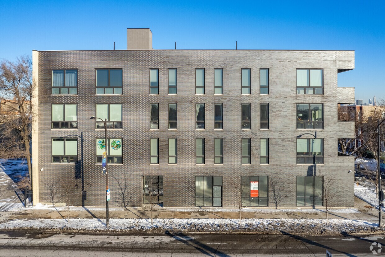 Foto del edificio - 707 N Western Ave