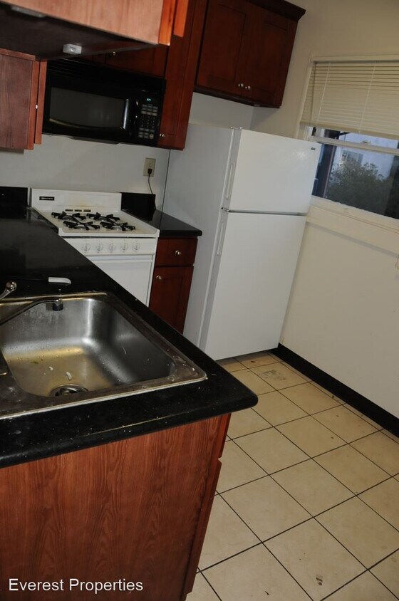 Foto del edificio - 2456-2460 Parker St