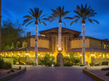 Por la noche - 5350 E Deer Valley Dr