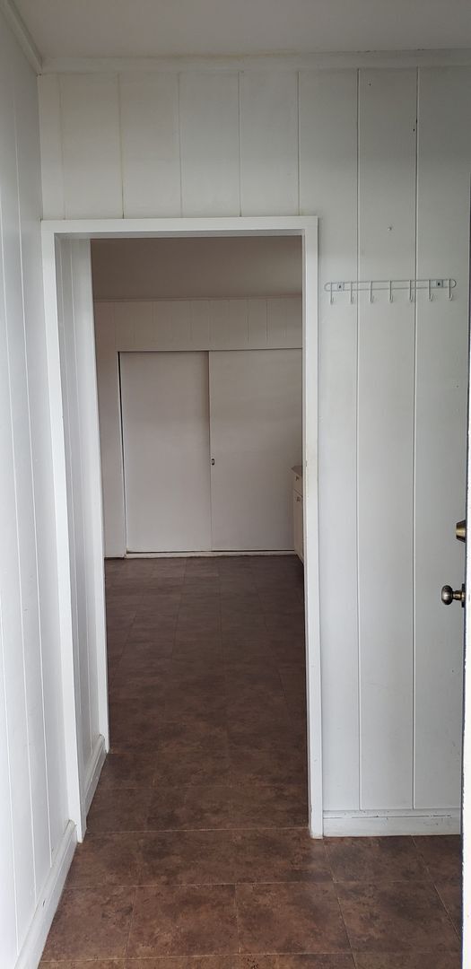 Building Photo - 2 Bedrooms, Pet Friendly, Quite Neighborho...