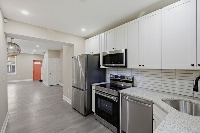 Foto del edificio - 2728 E Chase St