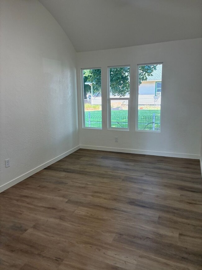 Building Photo - Garland Triplex