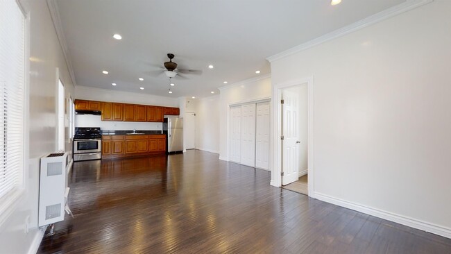 Building Photo - 507 Loma Dr
