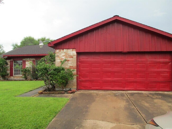 Building Photo - 15823 Chimney Rock Rd