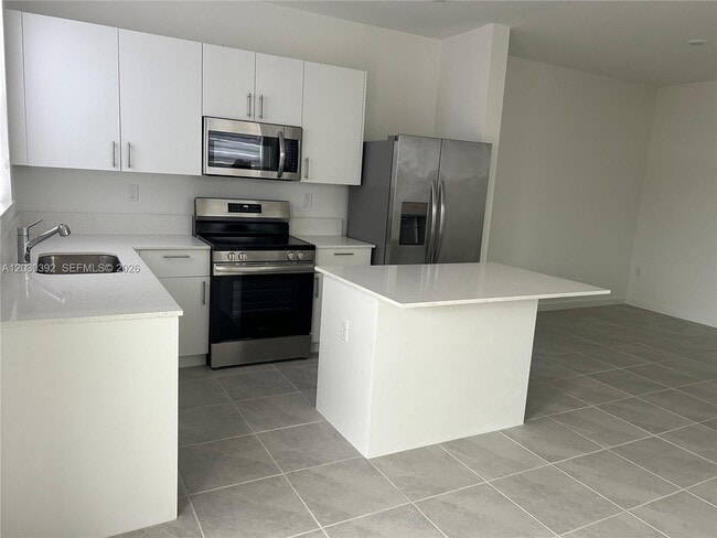 Foto del edificio - 2582 SE 29th St