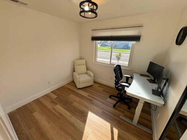 Foto del edificio - Bright and Modern 3BD/2BA Single-Family Ho...