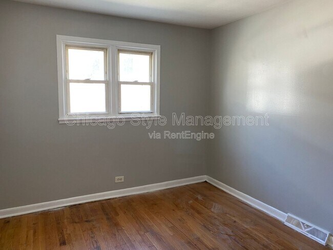 Foto del edificio - 9040 S Dauphin Ave