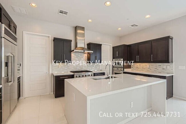 Building Photo - BEAUTIFUL MODERN 4 BED/4.5 BATH GATED HOME...