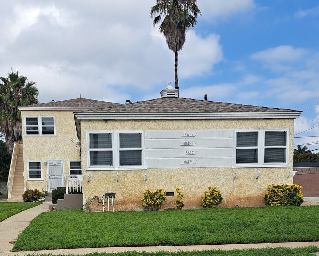 Apartment Complex - 8615 S Van Ness Ave