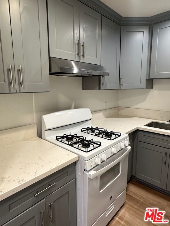 Foto del edificio - 428 S Grand View St