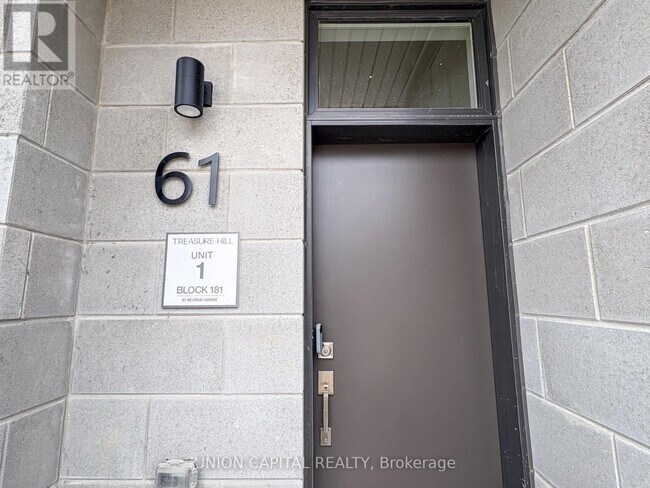 Photo du bâtiment - 61 Helmkay Ave