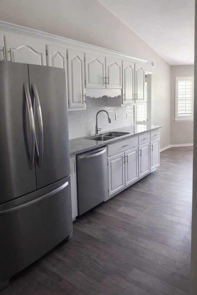 Foto del edificio - 3 Bedroom 2 Bath Home In Navarre