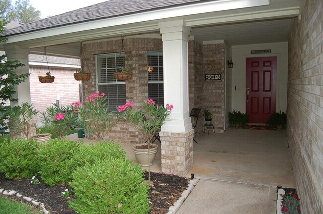 Building Photo - 2313 Clover Ridge Dr
