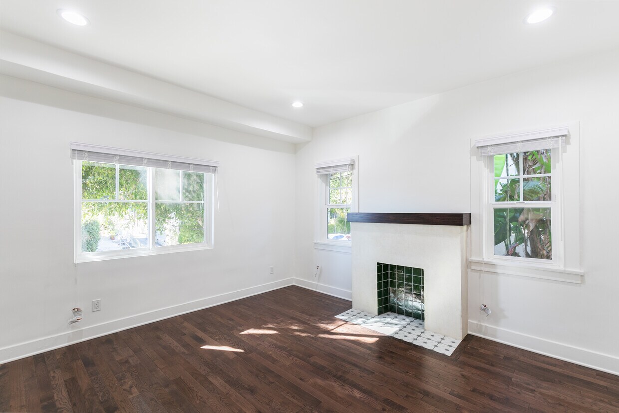 Primary Photo - 744 N Vendome St