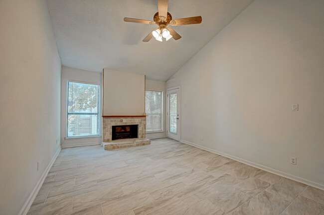 Building Photo - 10047 Westpark Dr