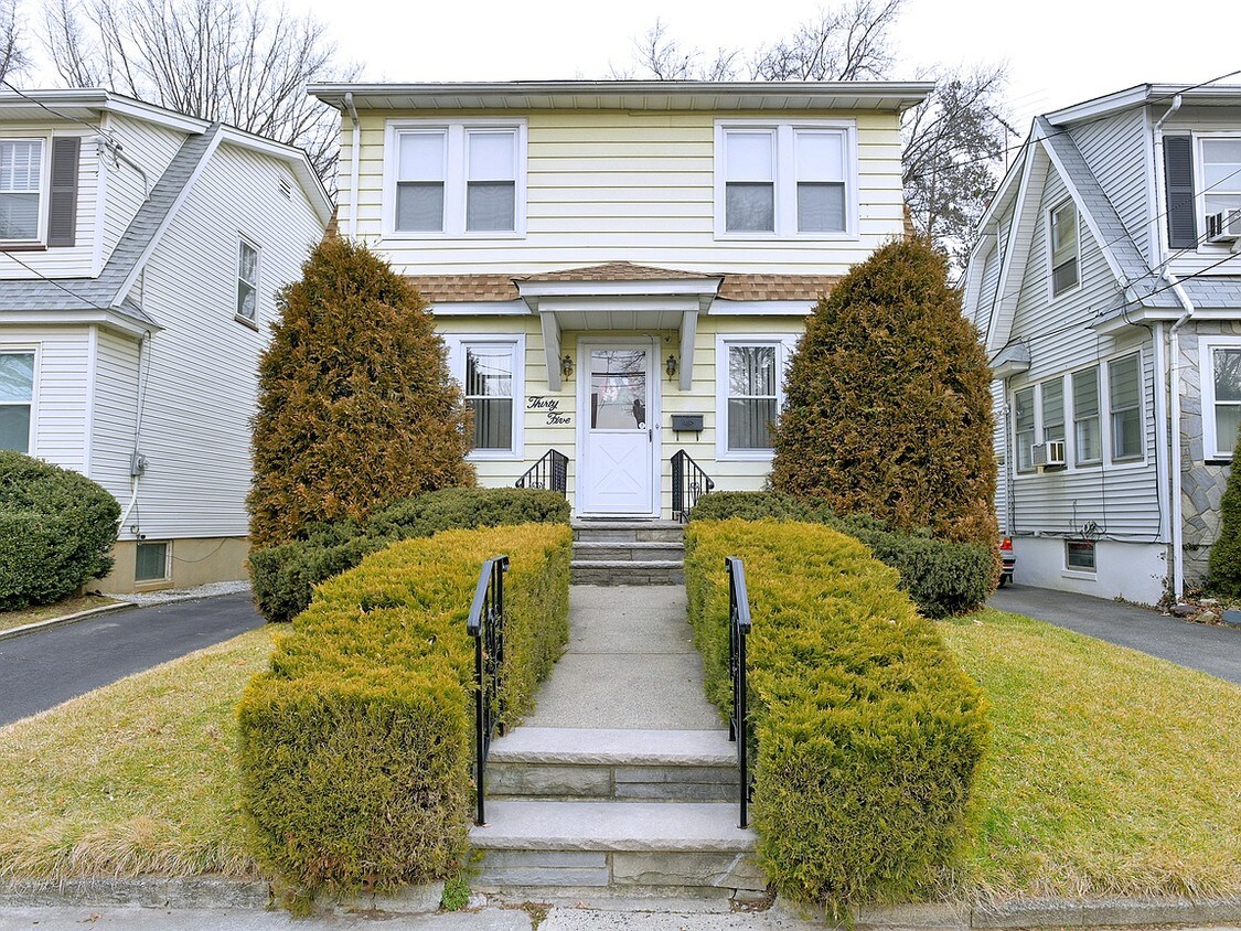 35 Fleetwood Pl, Newark, NJ 07106 House Rental in Newark, NJ