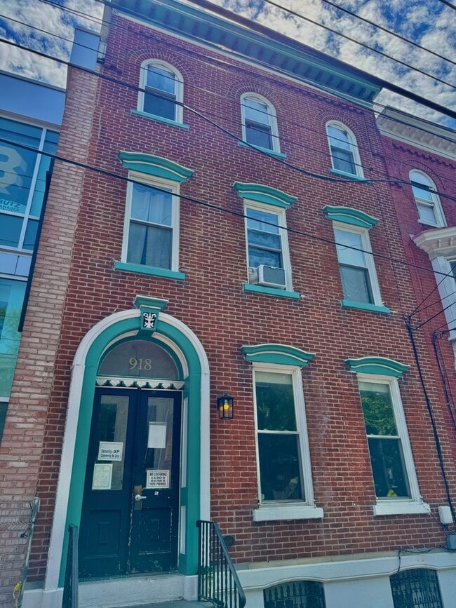 Building Photo - 918 W Turner St