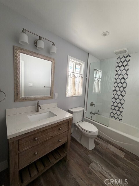 Building Photo - 650 Juanita St