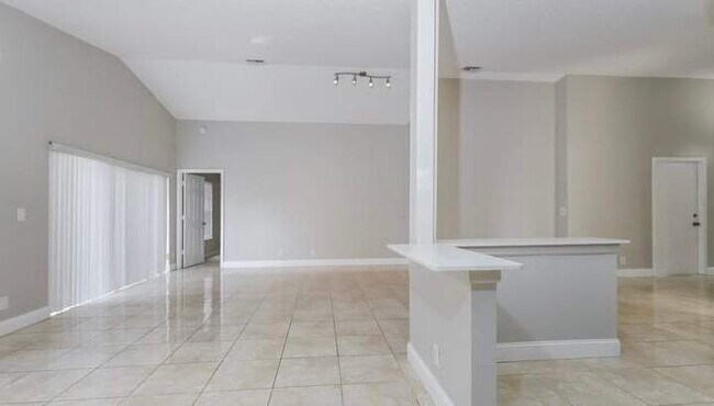 Foto del edificio - 12075 Palm Cove Ln