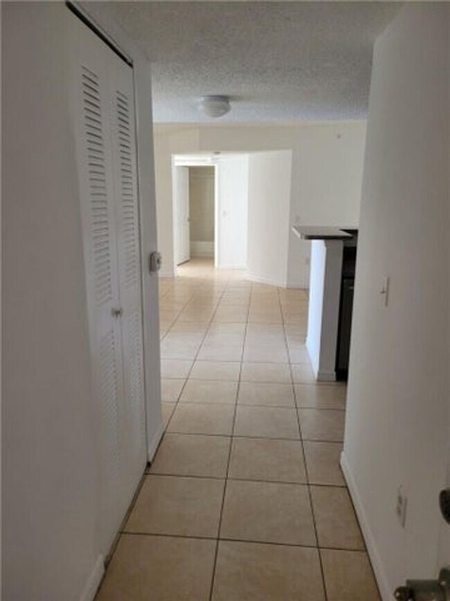 Foto del edificio - 5005 Wiles Rd