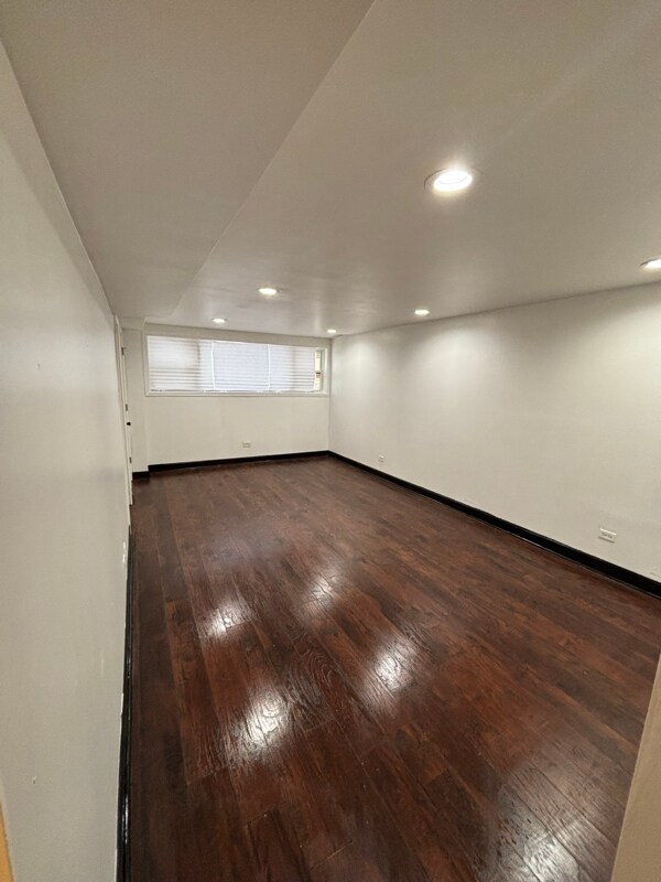 Building Photo - 13816 S Wentworth Ave