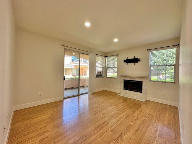 Foto del edificio - Spacious 2BD Condo with Pools, Gym & Tennis Courts!