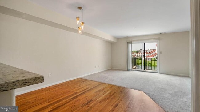 Building Photo - 26 Queen Anne Way